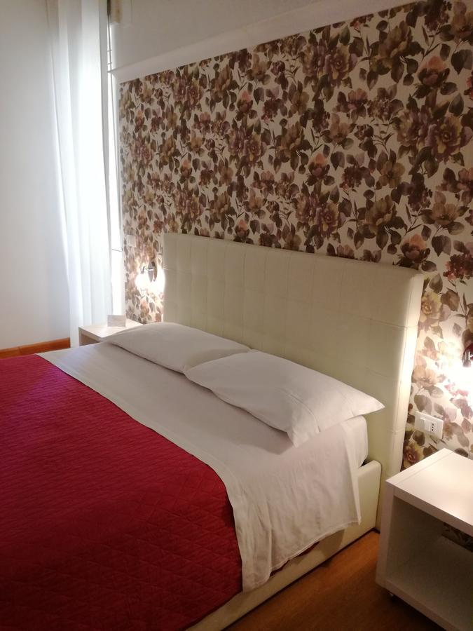 B&B Abatjour - Ambiente Sanificato - Test Antilegionella Assolto ฟอจเจีย ภายนอก รูปภาพ